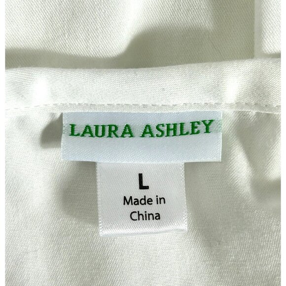 Laura Ashley Short Sleeve Crochet Detailed Scrub Top In White - Sz L - Picture 4 of 5